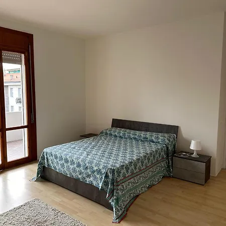 Olimpia House - Accoglienti In Posizione Strategica ホテル レッジョ・エミリア